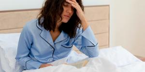 Me despierto de madrugada y ya no puedo dormir: por qué y soluciones