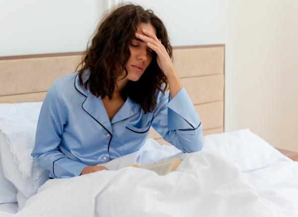 Me despierto de madrugada y ya no puedo dormir: por qué y soluciones
