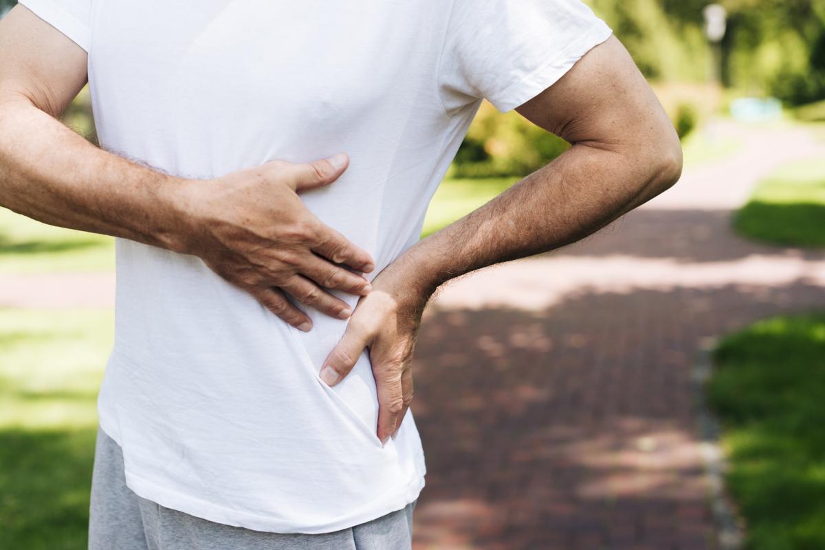 Dolor debajo de las costillas y espalda: causas y tratamiento
