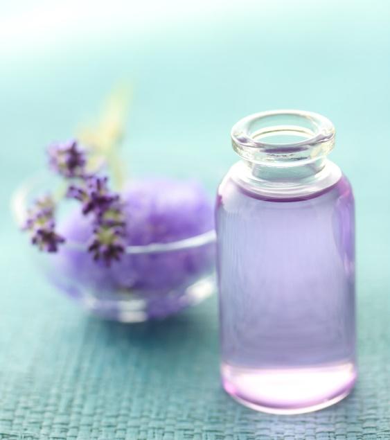 Remedios caseros para curar la tortícolis - Aceite de lavanda, alivia la tortícolis